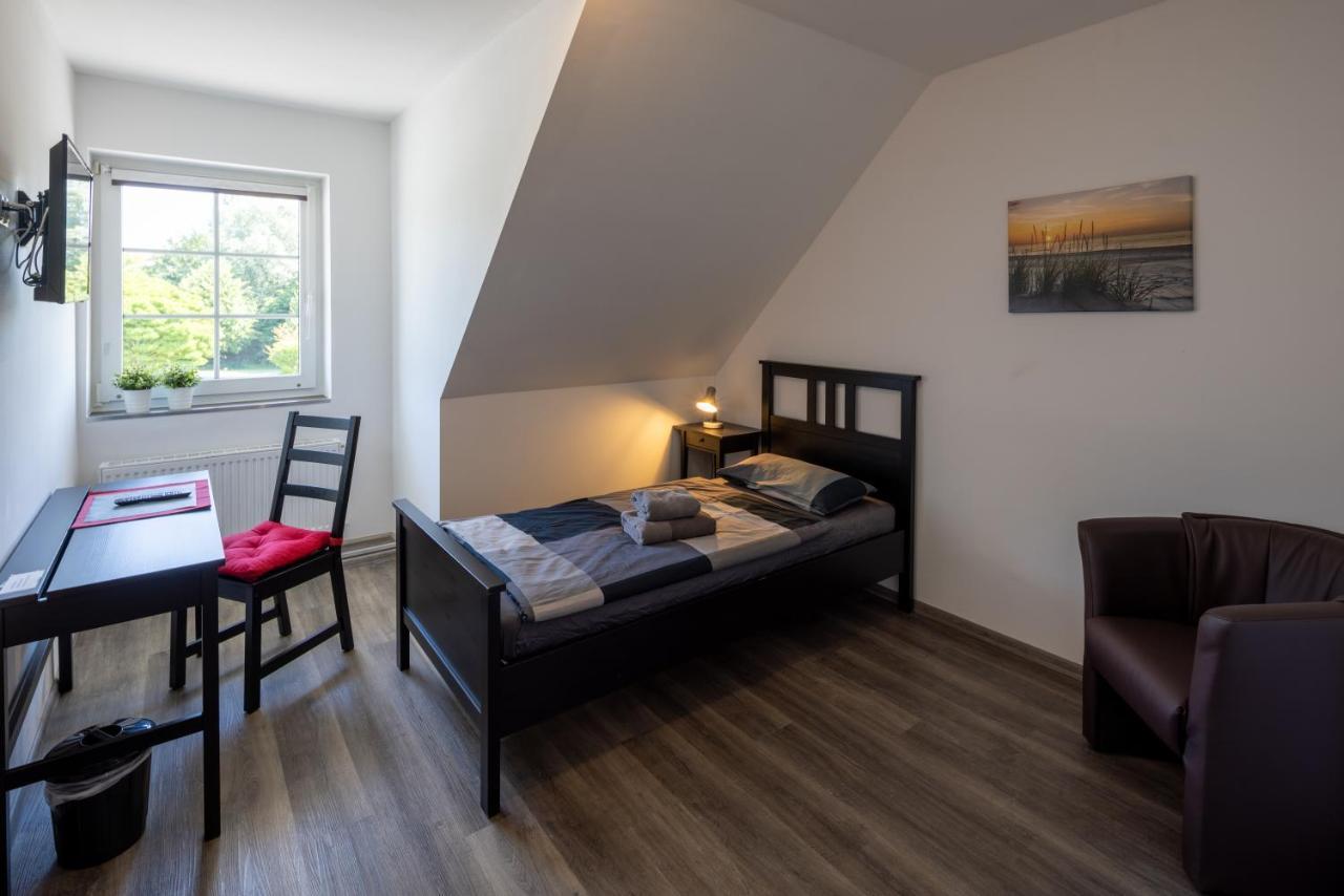 Gaestehaus Olympia Wilhelmshaven - Moderne Einzelzimmer Mit Eigenem Bad Fuer Monteure Schortens Dış mekan fotoğraf